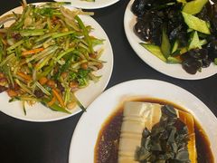 拍黄瓜-玫瑰红烤羊排(北新桥三条店)