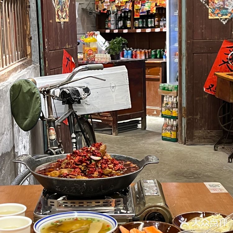 在西安苍蝇馆子吃到了芋儿鸡 鸡汤无限续诶