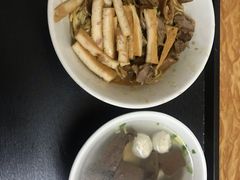 -松树干拌面店