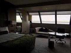 -上海滴水湖皇冠假日酒店