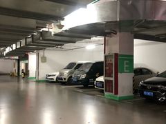 -新世界新丸中心-地下停车场