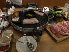 -江南猪肉商会无限续吃(弘大店)
