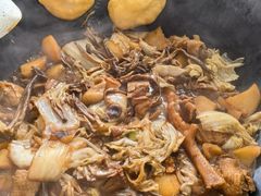 -粘豆包柴火铁锅炖