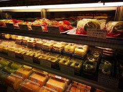 面包甜点陈列柜-红宝石·鲜奶小方·海派西点房(丰庄店)