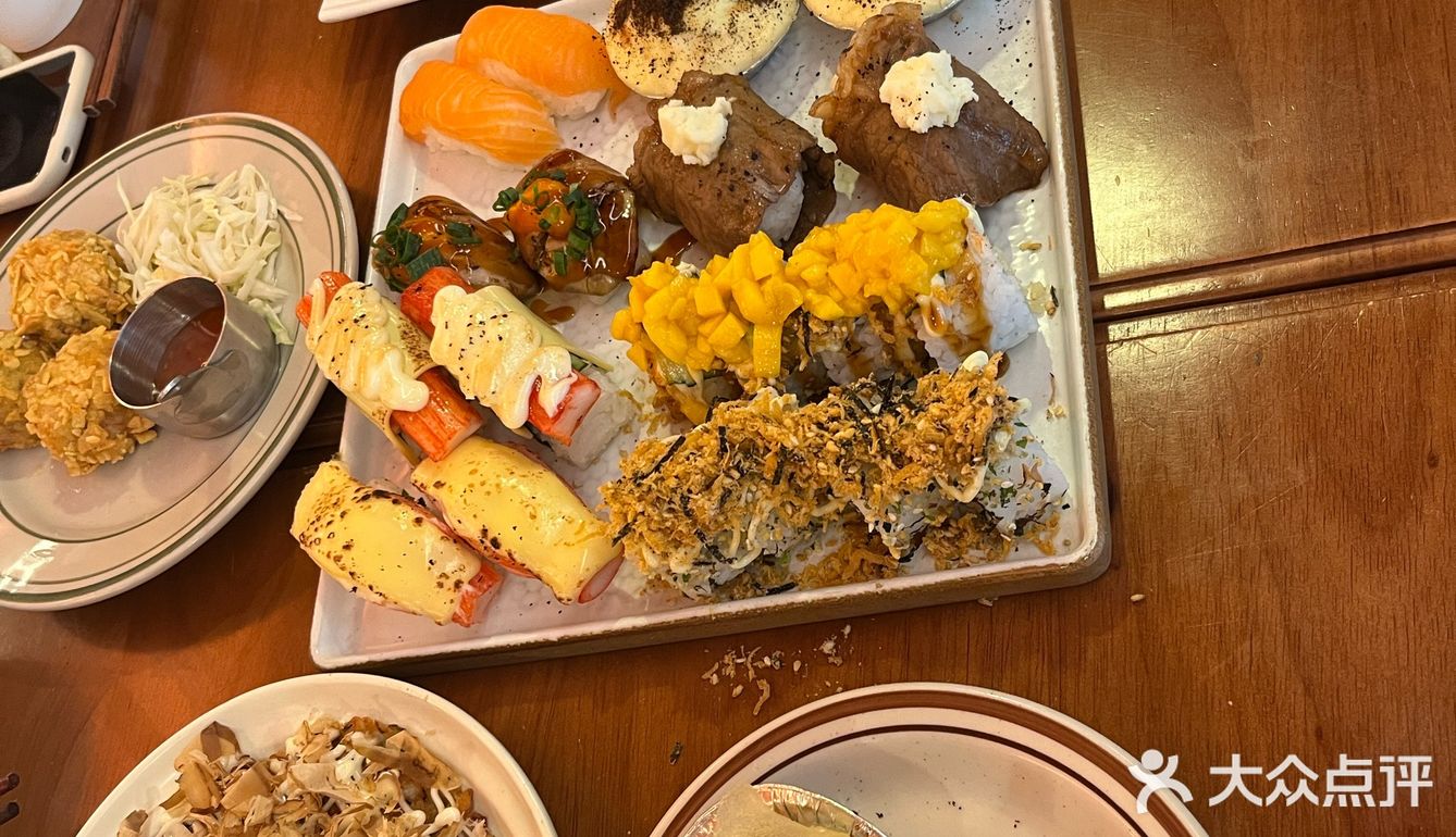 其中包括一道特别的盖饭和一份最顶有钱人套餐