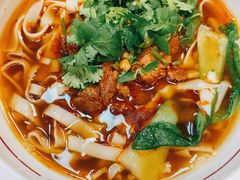 招牌红烧牛肉米粉-呷佬·长沙手工米粉(金沙江路店)