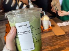冰樱绽草莓茶拿铁-星巴克臻选(宁波天一广场店)