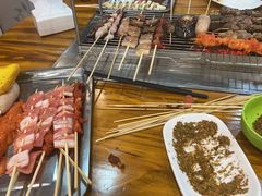 -哈尔滨小酒馆·鲜肉现穿自助烧烤(康新花园店)