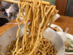 -松树干拌面店