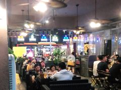 大堂-何师烧烤·香辣蟹·川菜·30年老品牌(太古里旗舰店)