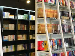 -钟书阁(松江泰晤士小镇店)