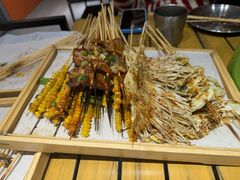 -山野的朋友露营炭火烤肉