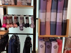 -lululemon(上海浦东IFC店)