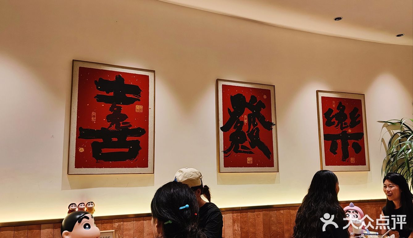 蜡笔小新糖水铺，甜蜜与童趣的结合！