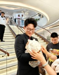 点击看大图 -Doris一站式游轮婚礼船东直营店(外滩店)