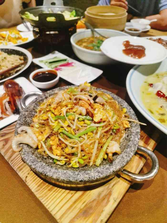 新梅华餐厅(昆山九方城店)-"51上街凑热闹,跑九方城吃新梅华.正巧赶.