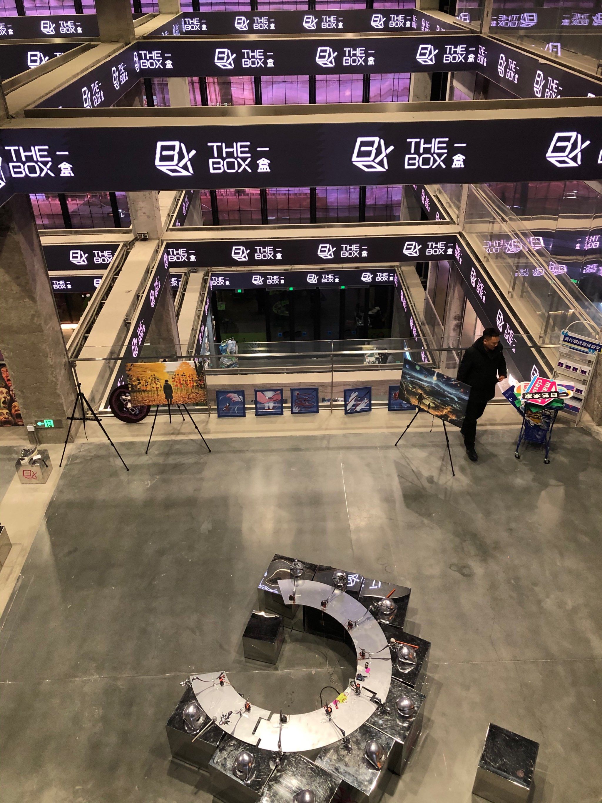 潮牌,网红,打卡「the box 朝外年轻力中心」聚集地#潮牌 #美女 #购物