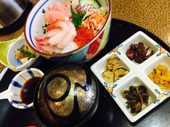 生鱼片盖饭-料理茶屋 花さがみ