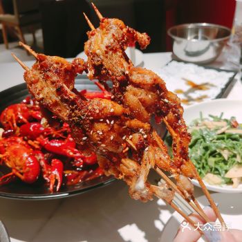 簋街排了3个小时队吃上的绝味-烤蛙 麻小