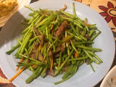 芦蒿炒香肠-吉事利茶餐厅