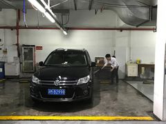 -家乐福南翔店停车场