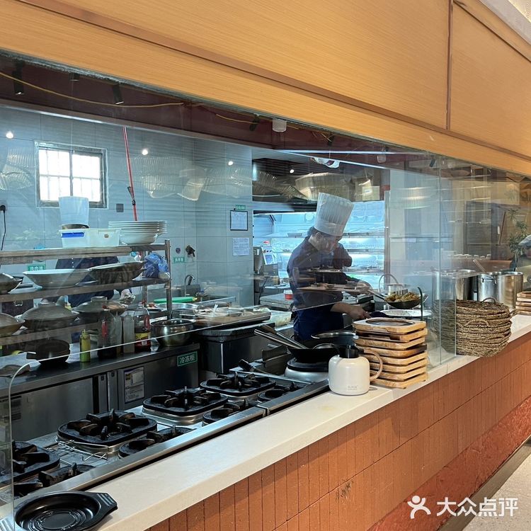 日照｜野果砂锅天花板！清甜果香撞上热辣食材