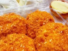 蟹黄风味酥松小贝-鲍师傅糕点(青年汇店)