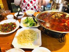 -临江餐馆二楼美食部落