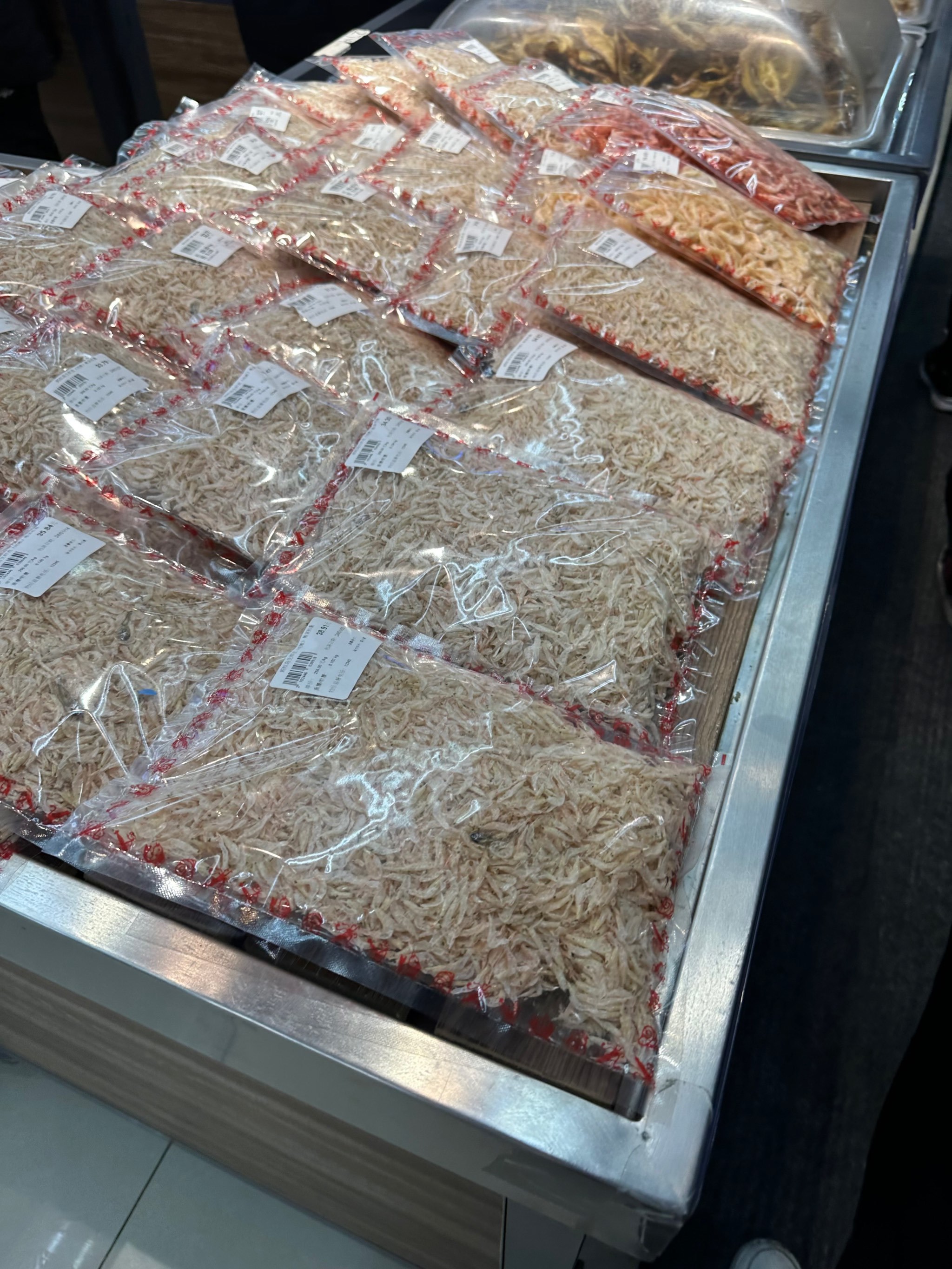 普陀山出岛下轮船后出来就可以看到里面卖各种特产喜欢观音饼去年