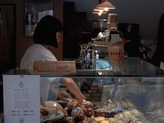 面包甜点陈列柜-山形面包店