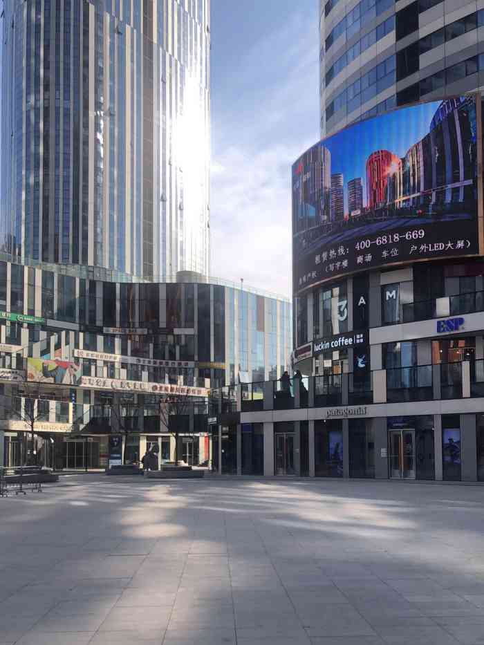 三里屯soho-"我进过那么多停车场,管理最混乱的,动线最.