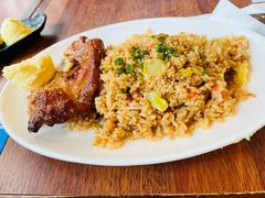 海鲜炒饭配香蒜烤鸡-玛格萝妮比萨屋(陆家浜路店)