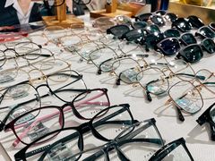 -英伦眼镜蔡司依视路折扣店(通州万达店)