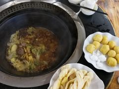 -粘豆包柴火铁锅炖