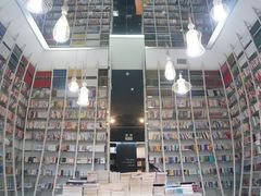 -钟书阁(松江泰晤士小镇店)