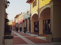 -佛罗伦萨小镇广佛名品奥特莱斯(疏港路店)