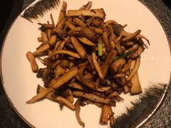盐焗菌菇-丝路金桃·新疆菜(徐汇店)