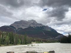 -阿萨巴斯卡瀑布观景点