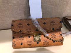-枫叶小镇奥特莱斯