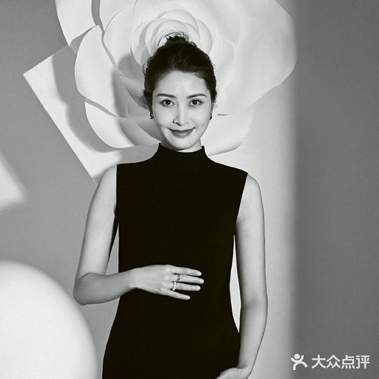 深圳孕照Ⅰ复古高级的COCO封面孕照写真
