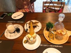 -Chom Cafe and Restaurant