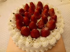 草莓鲜奶-Dough&Joe团憩(瑞虹天地月亮湾店)