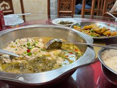 -何哥鲜鱼餐厅(龙湖花园店)