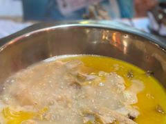浓汤原只花胶鸡煲-鲜入围煮花胶鸡海鲜火锅