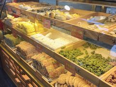 面包甜点陈列柜-宋记饼家(石门二路店)