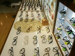 -MiRi眼镜连锁·蔡司·尼康控优点合作店(莘庄店)