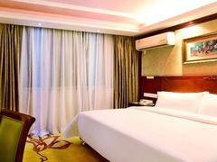 -维也纳酒店(罗湖口岸国贸东门店)