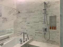 -上海滴水湖皇冠假日酒店