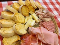 意式烤肉拼面包-安立可意大利美食