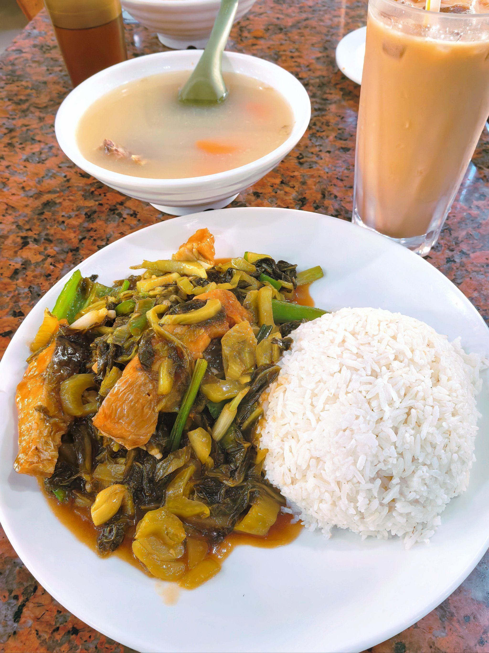 锅气十足的茶餐厅